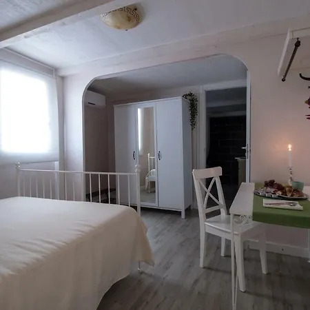 Cucaracha Apartment Catania
